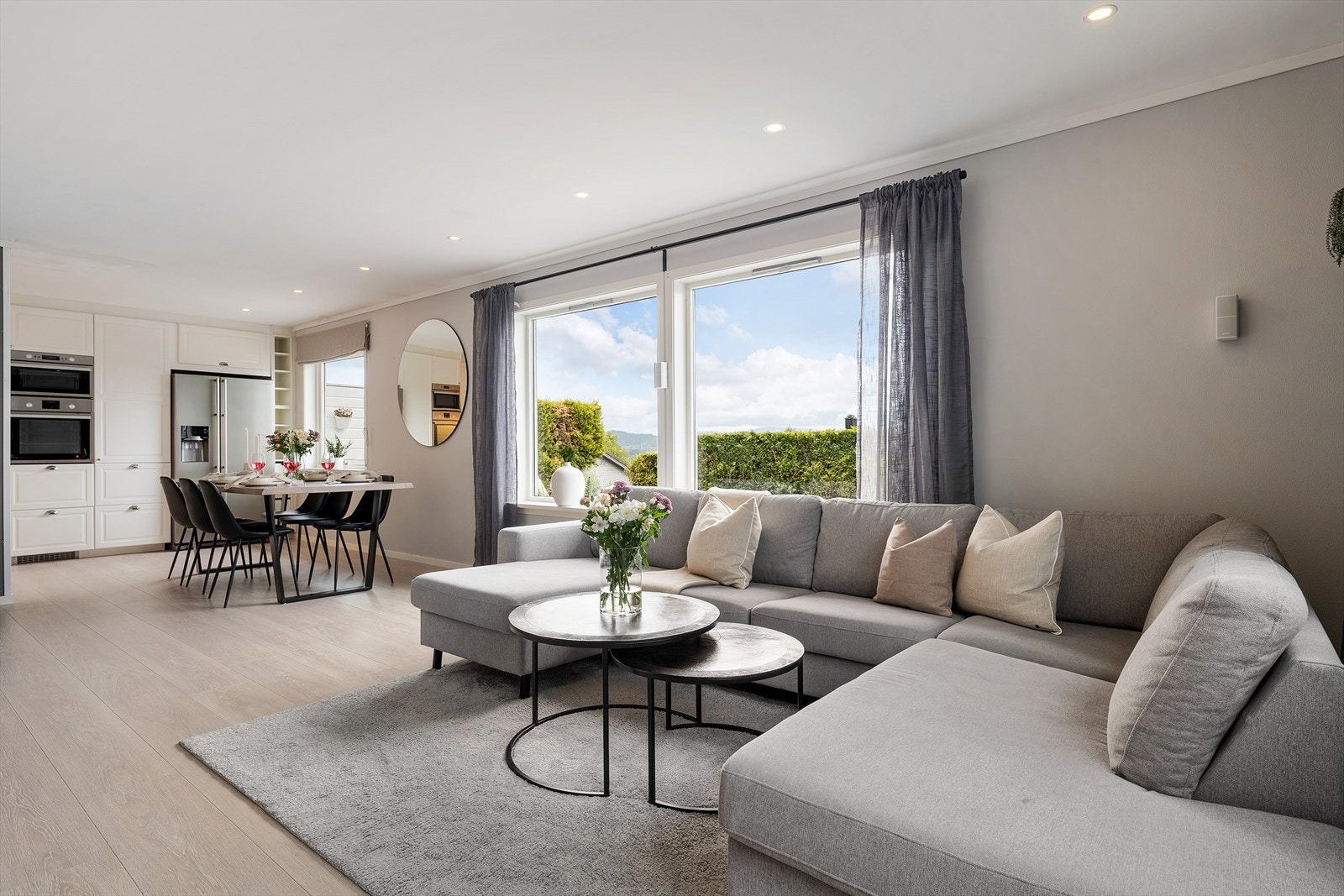 - Boligen går over to plan og har et BRA-i på 136m² - en ordentlig fin familiebolig - Galleribilde