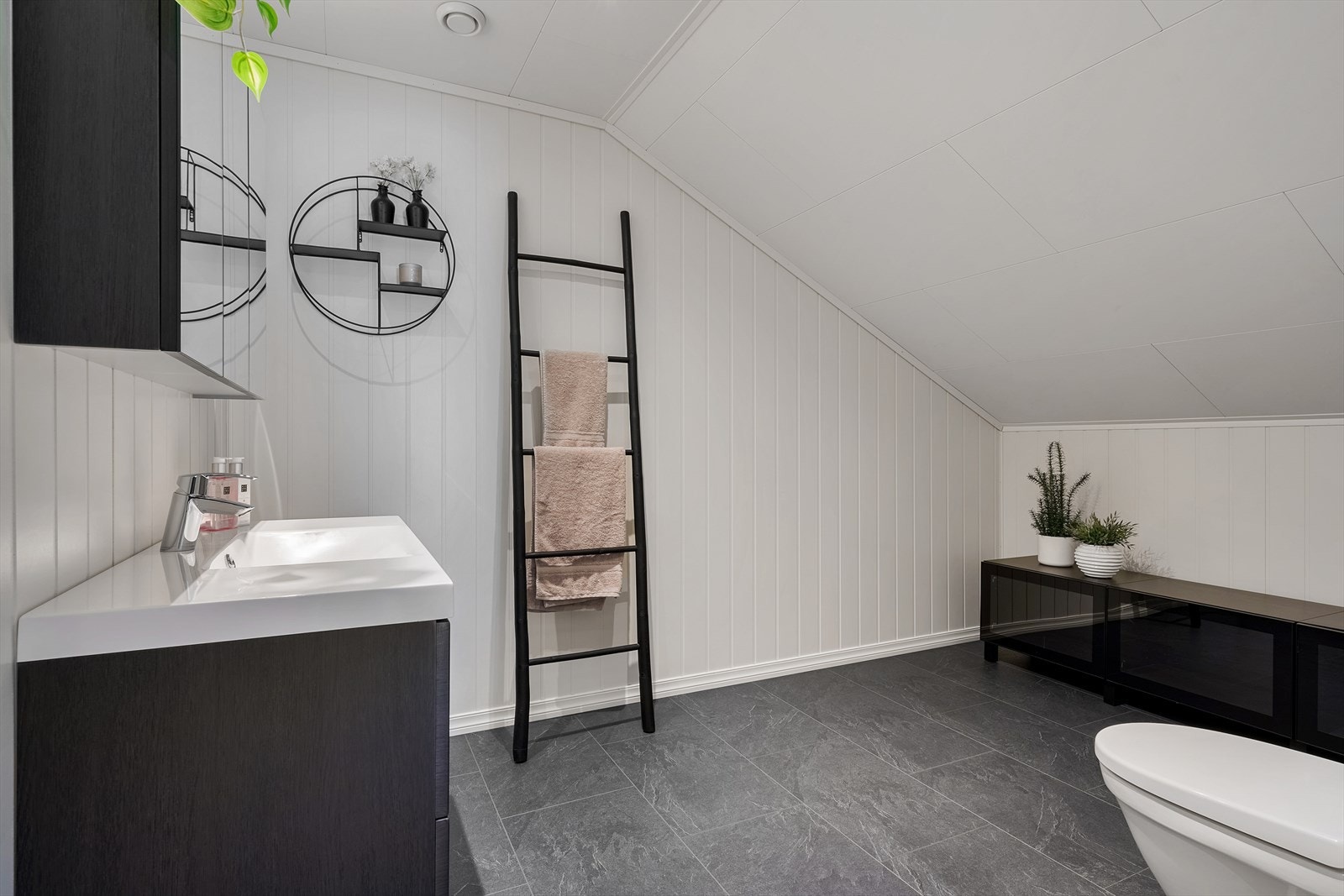 - Separat toalettrom på 6,3m² - Galleribilde