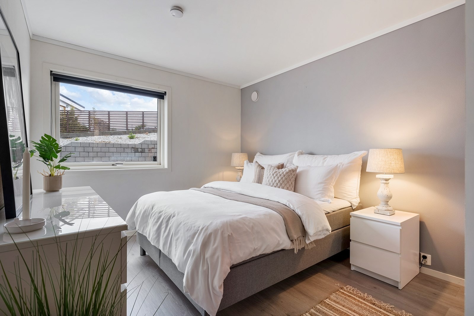 - Boligen har totalt tre soverom hvor hovedsoverommet måler 11,5m² - Galleribilde