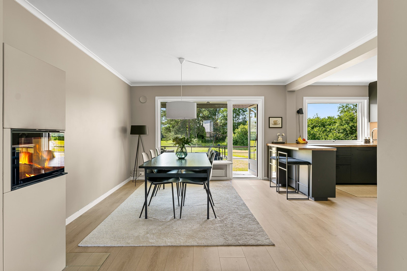 Leiligheten holder en gjennomgående god stand. Flytt rett inn. Galleribilde