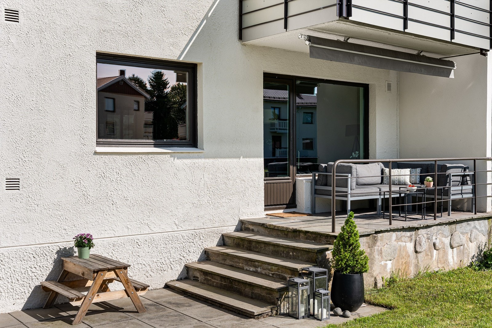 Trapp ned fra balkong. Galleribilde