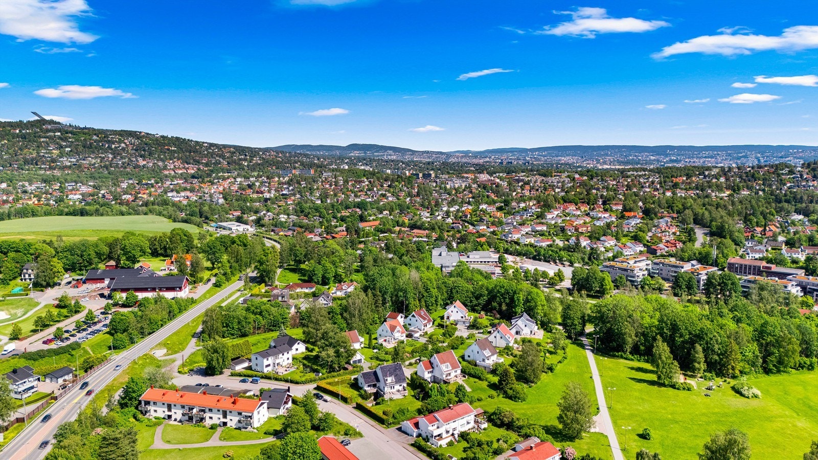 Sameiet ligger godt tilbaketrukket fra trafikkerte veier, noe som gir trygge og rolige omgivelser - ideelt for barnefamilier. Galleribilde