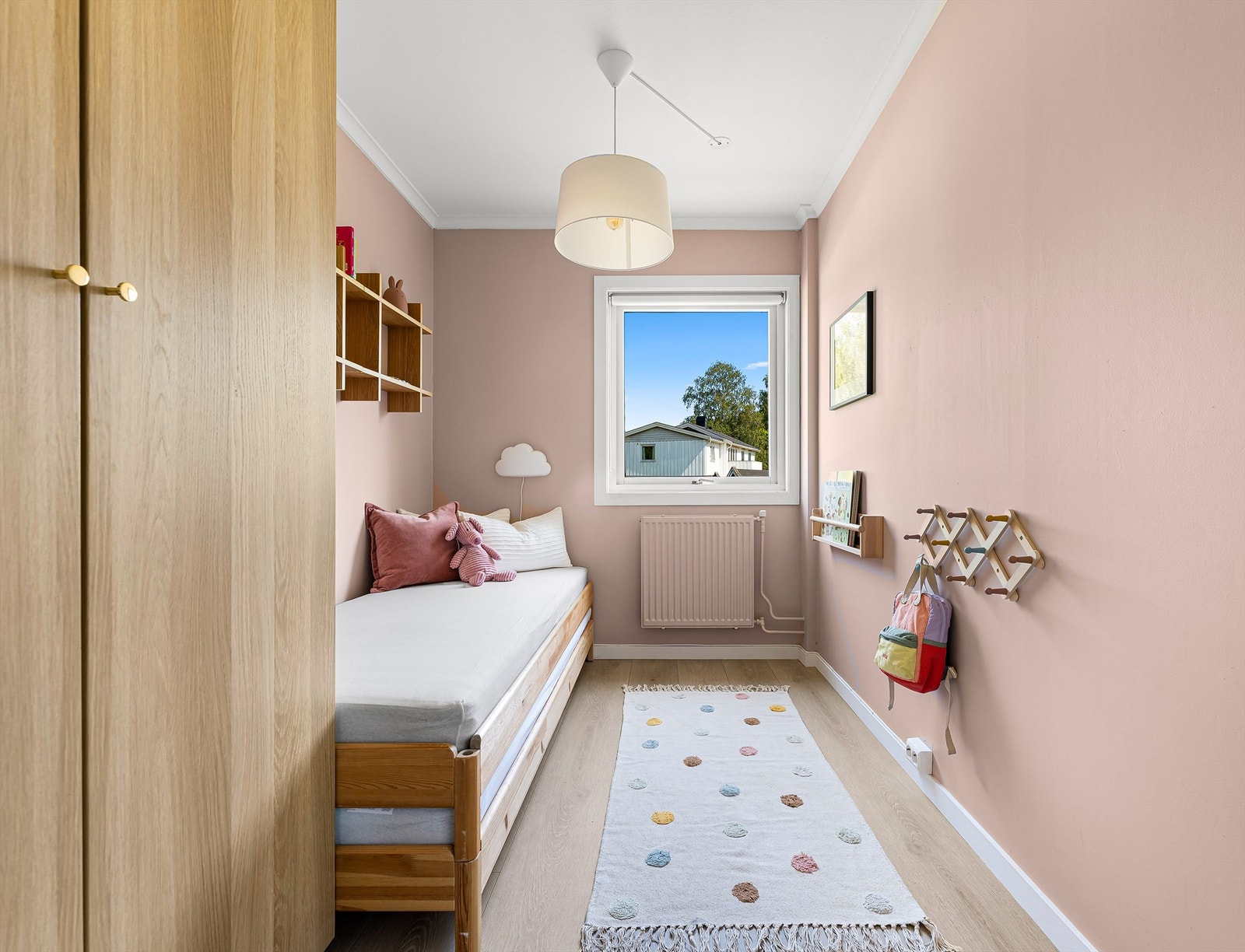 Det andre soverommet kan brukes som et barnerom, gjesterom eller kontor - alt etter behov. Det er mulighet for et tredje soverom der det i dag er sofahjørne. Galleribilde