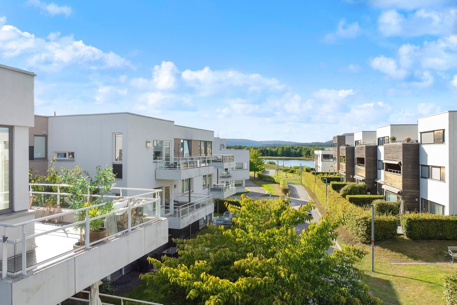 Området er svært ettertraktet og har god kontakt med sjø og friluftsområder. Galleribilde