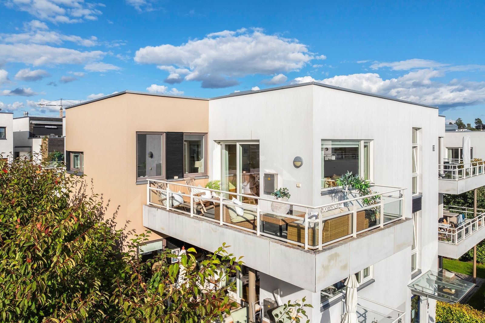 Leilgheten er en topp og ende leilighet med to store, solrike terrasser. Galleribilde