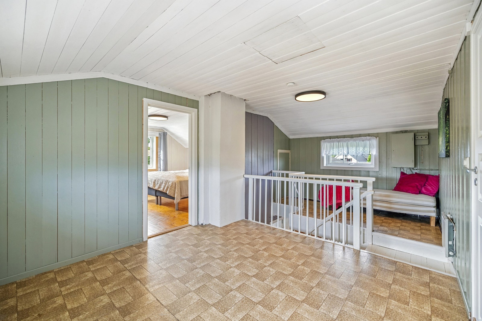 Loftstuen gir ekstra plass og kan innredes som en liten TV-krok. Galleribilde