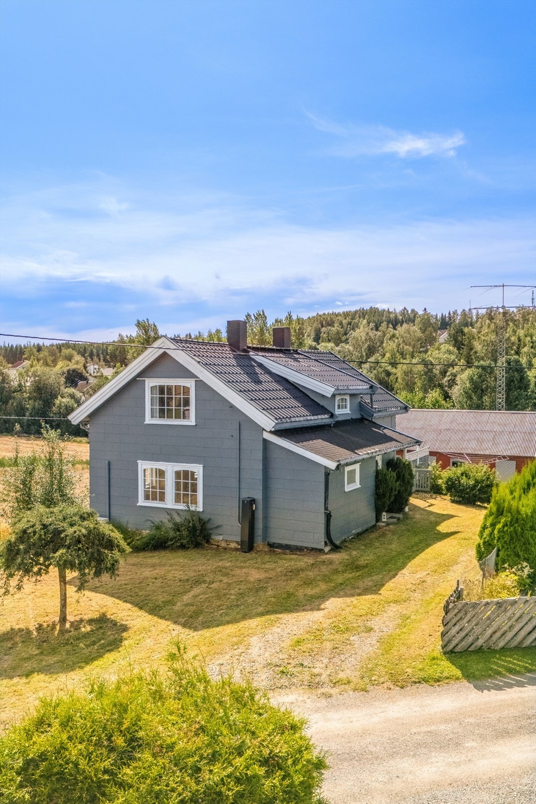 Eiendommen byr på gode solforhold og en fredelig atmosfære. Galleribilde