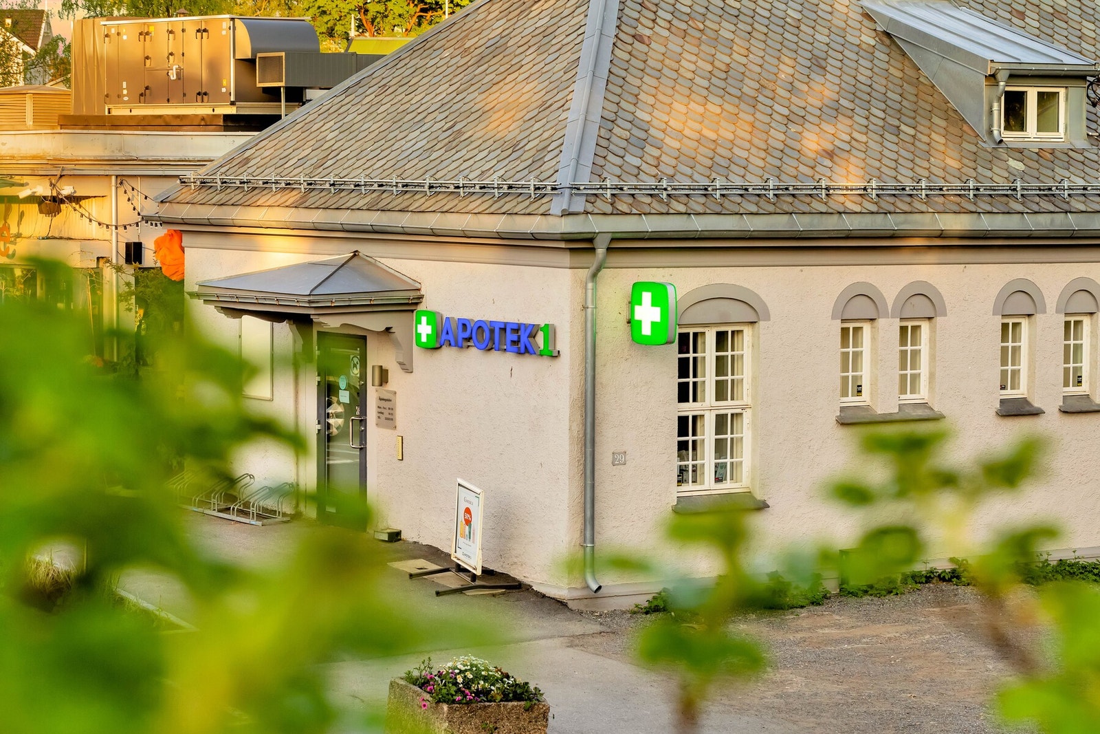 I tillegg er Lilleaker sentrum bare et steinkast unna med flere praktiske butikker som Kiwi og Coop, samt flere andre servicefasiliteter som apotek, legesenter etc. Galleribilde