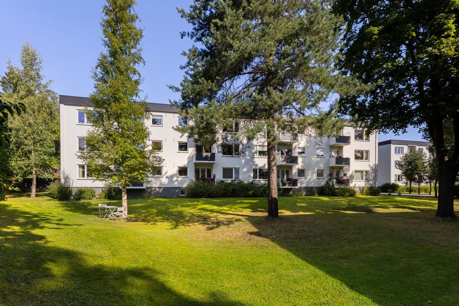 Veldrevet sameie med fellesvaskeri og grønne fellesområder. Galleribilde
