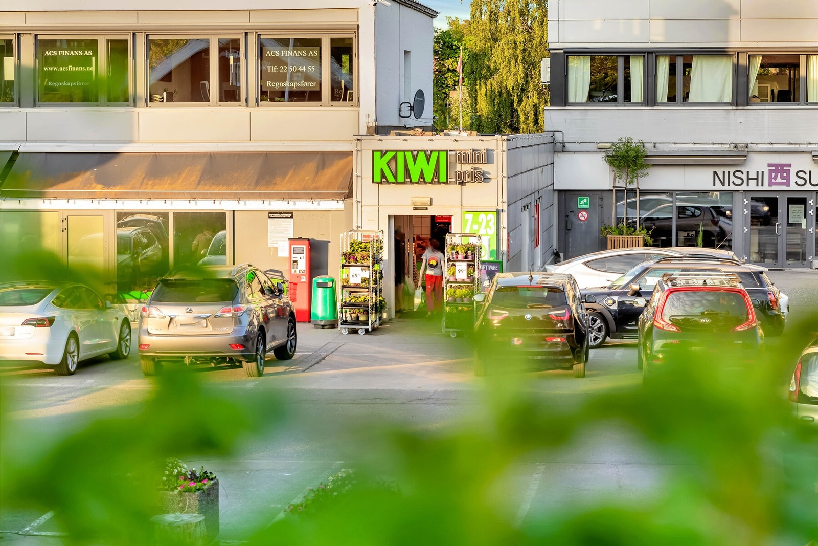 I tillegg er Lilleaker sentrum bare et steinkast unna med flere praktiske butikker som Kiwi og Coop, samt flere andre servicefasiliteter som apotek, legesenter etc. Galleribilde