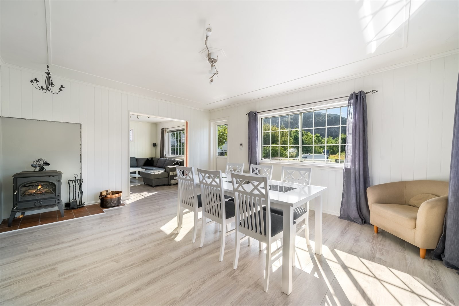 Lyst og innbydende oppholdsrom! Galleribilde