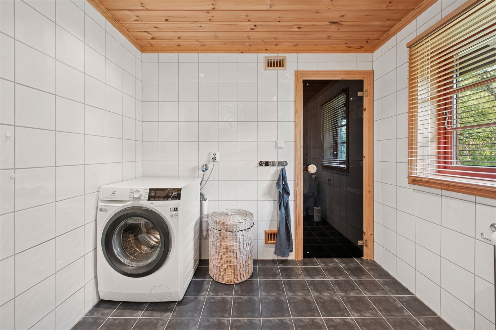 I tilknytning til badet ligger en badstue, som gir ekstra velvære og avslapningsmuligheter. Galleribilde