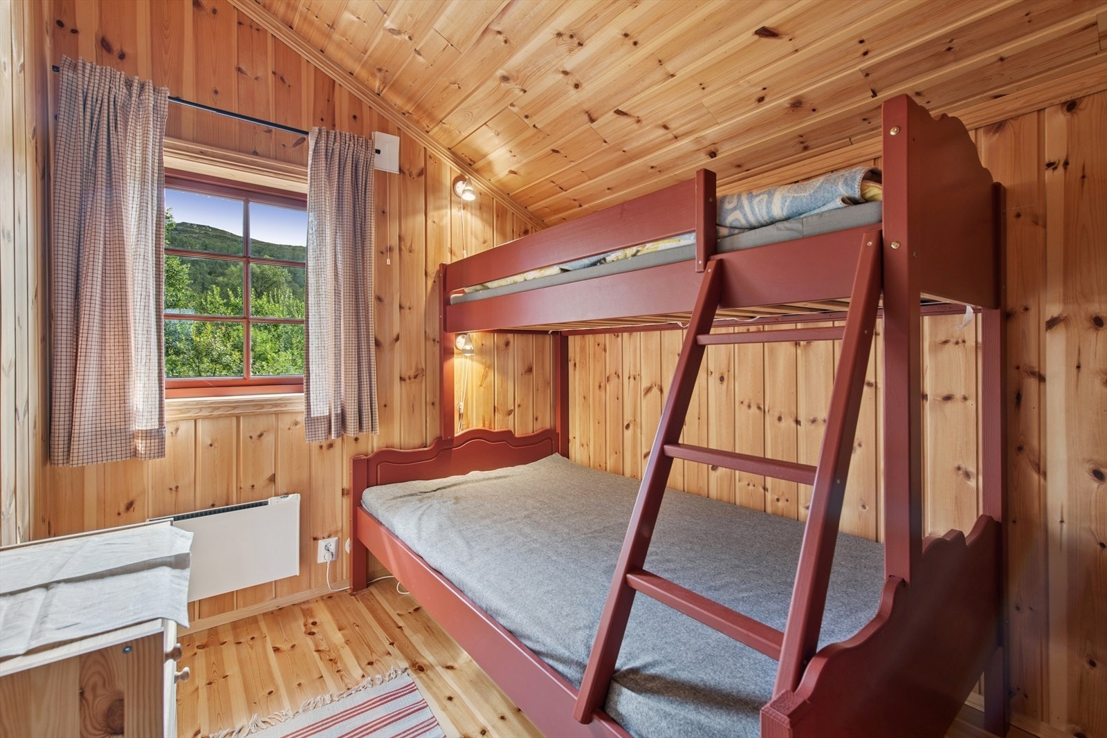 Soverom 4 - Flere av rommene har køyesenger og god plass til kommode eller annen lagring. Galleribilde