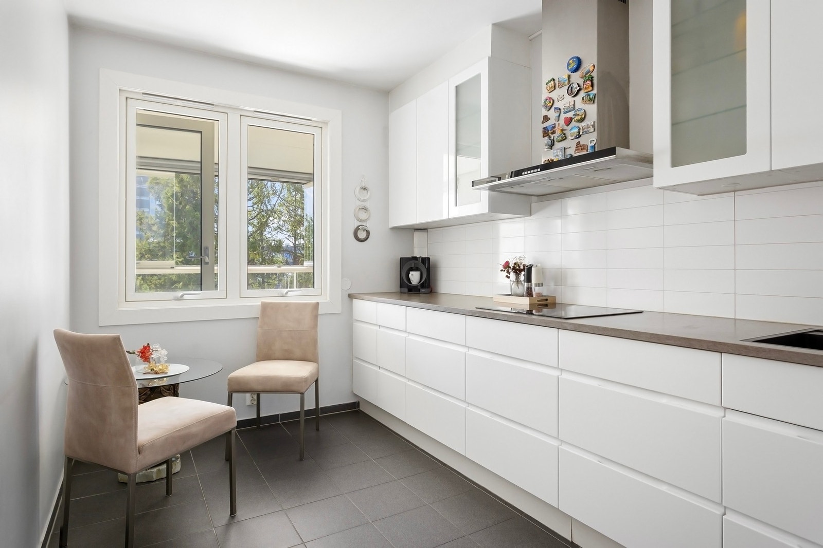 God planløsning med kjøkken i tilknytning til stuen Galleribilde