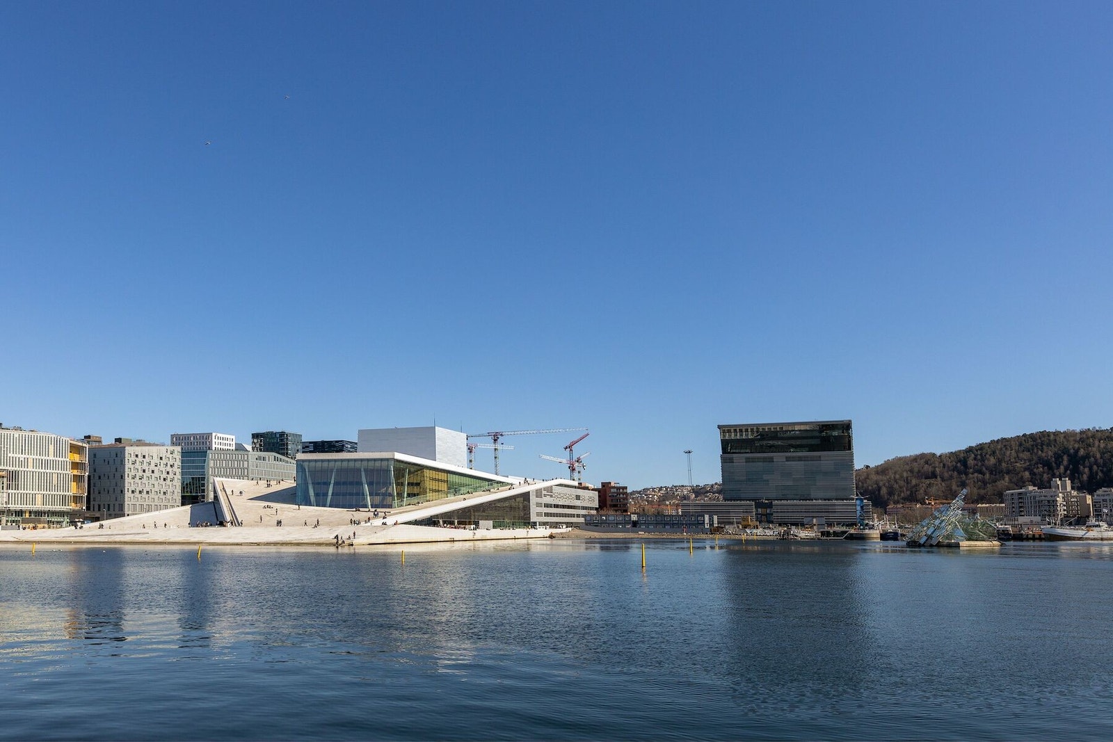 Det er nærhet til Bjørvika og Operaen med kollektivt på kun 14 minutter. Galleribilde