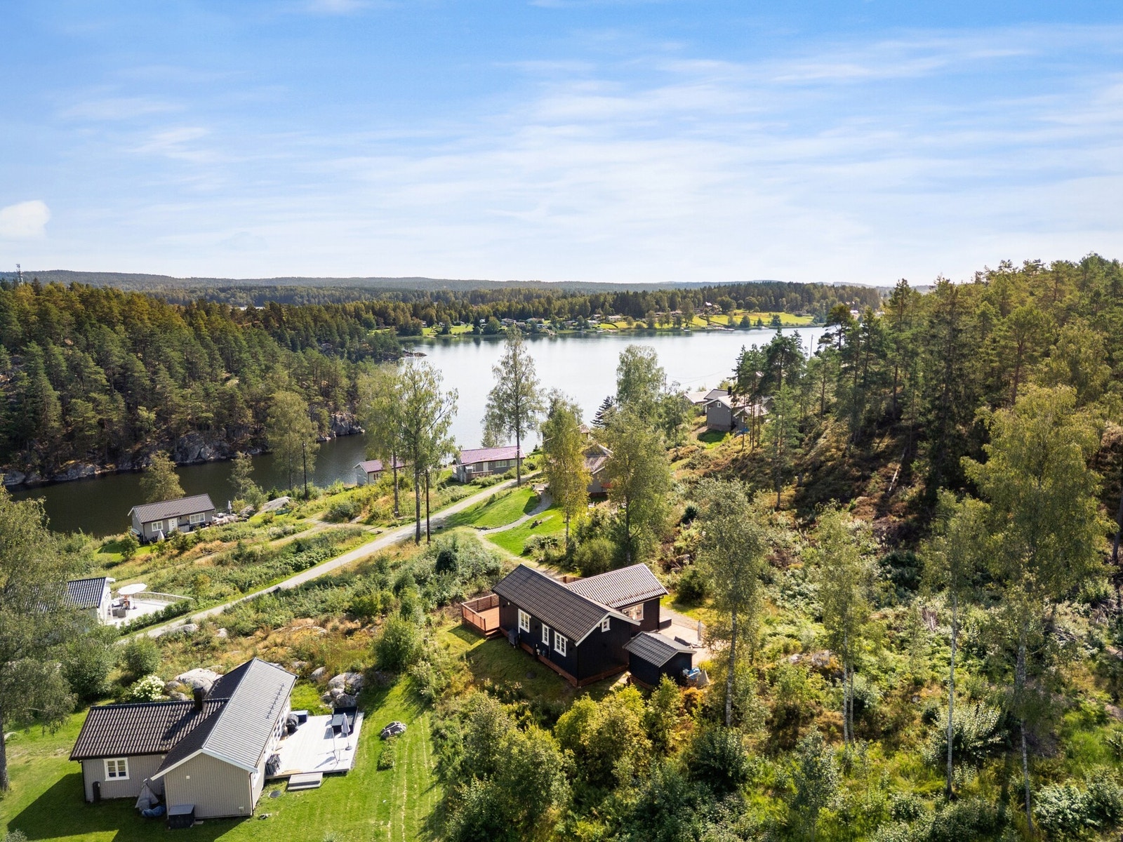 Velkommen til Lyserbråtveien 76! Idyllisk og moderne hytte ved Lyseren i Enebakk. Galleribilde