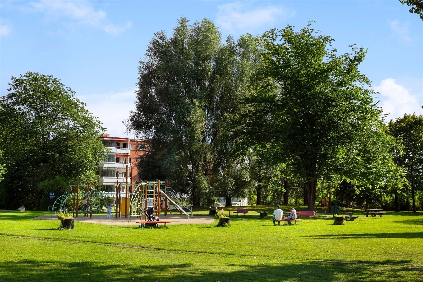 Rett utenfor døren finner du vakre Skarpsnoparken. Galleribilde