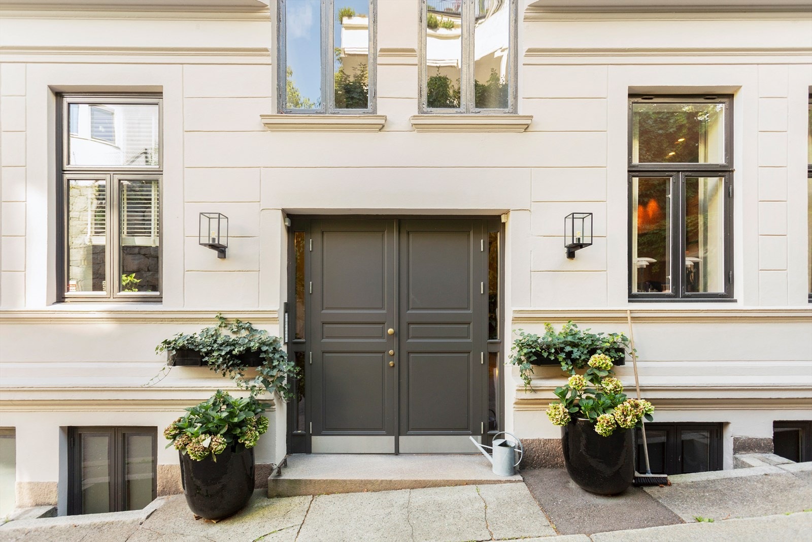 Dette er en sjelden mulighet i en praktfull murvilla tegnet av arkitekt Nestor G. Thomassen, oppført i 1895 i nyrenessanse-/jugendstil. Galleribilde