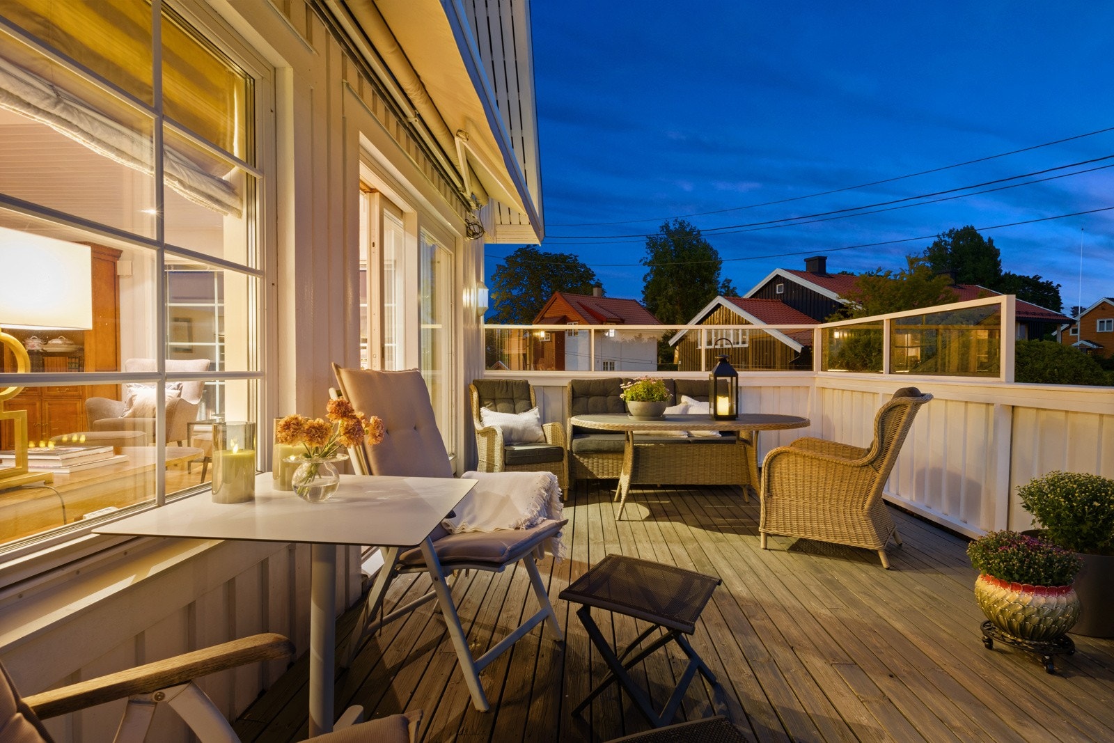 Sommerstid er den store terrassen perfekt til grilling og kos ut i de små timer. Galleribilde