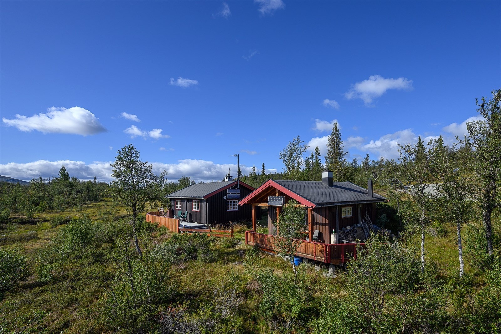 Finntjernmarka 35 ligger fint til på eiet tomt, helt innerst på hyttefeltet. Galleribilde