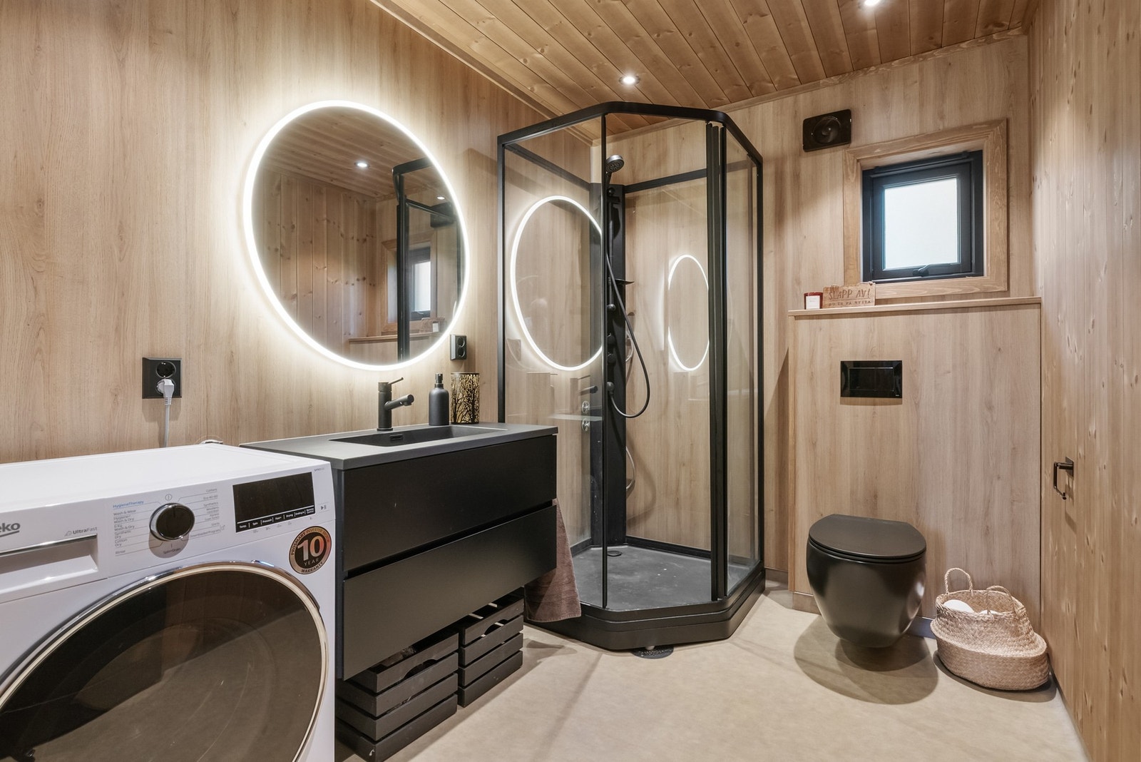 Praktisk innredet med vaskerom Galleribilde