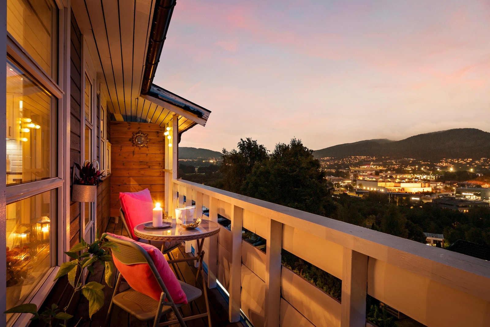 Veranda med flott utsikt og innredningsmuligheter Galleribilde