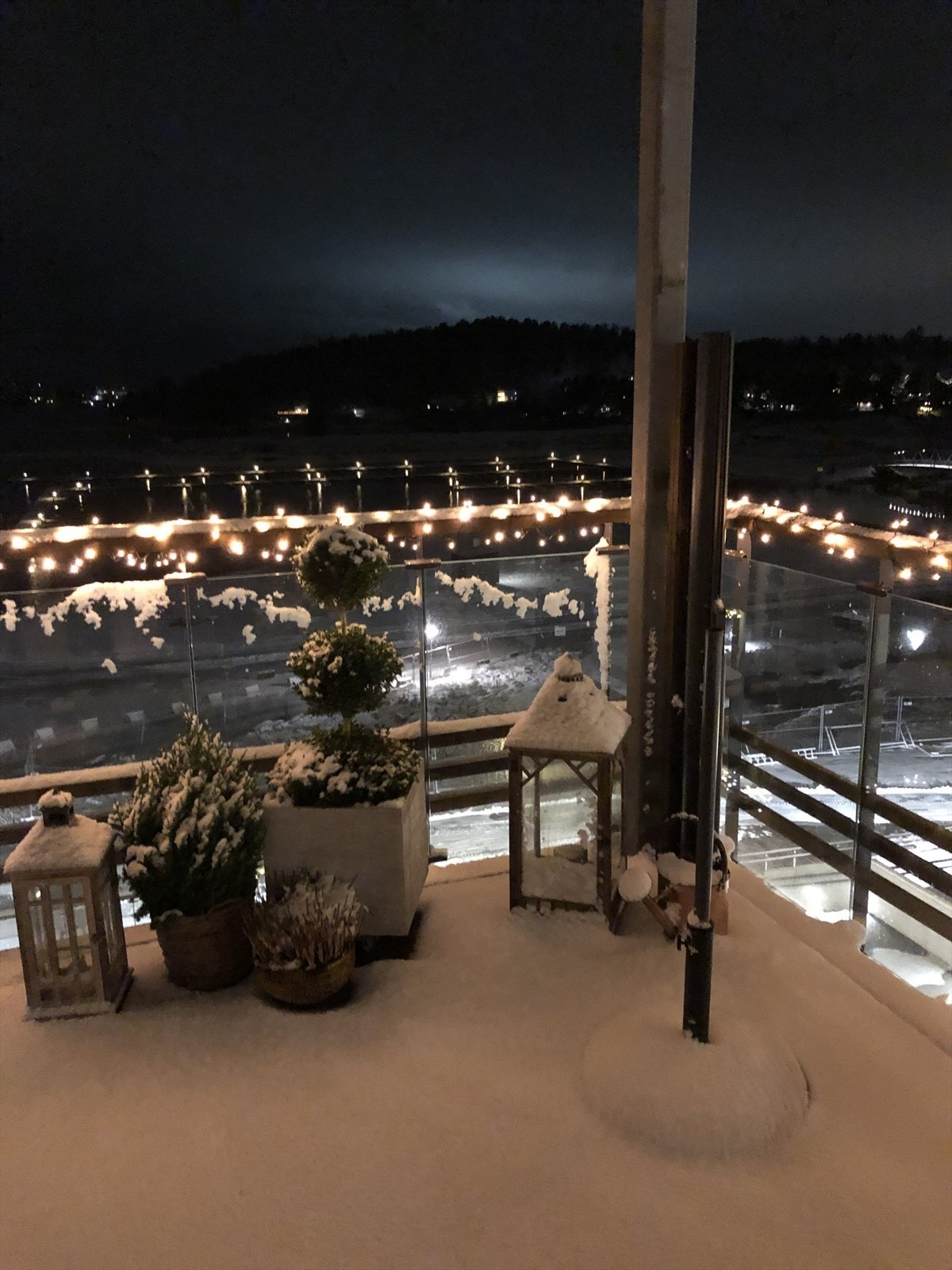 Koselig vinterbilde fra balkongen i Bølgeveien 4. Galleribilde