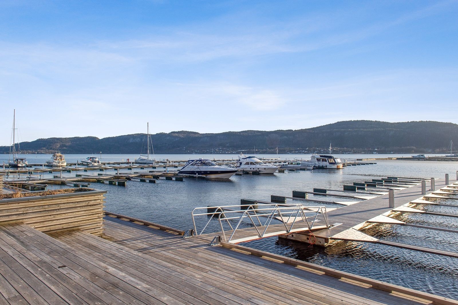 For den båtinteresserte er Nordre Jarlsberg det perfekte utgangspunktet for det gode liv. Eier opplyser det kan kjøpes og leies båtplasser på området. Galleribilde