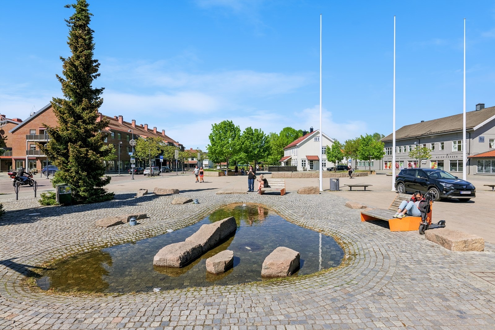 Det er et koselig torg midt i "hjertet" av sentrum. Galleribilde