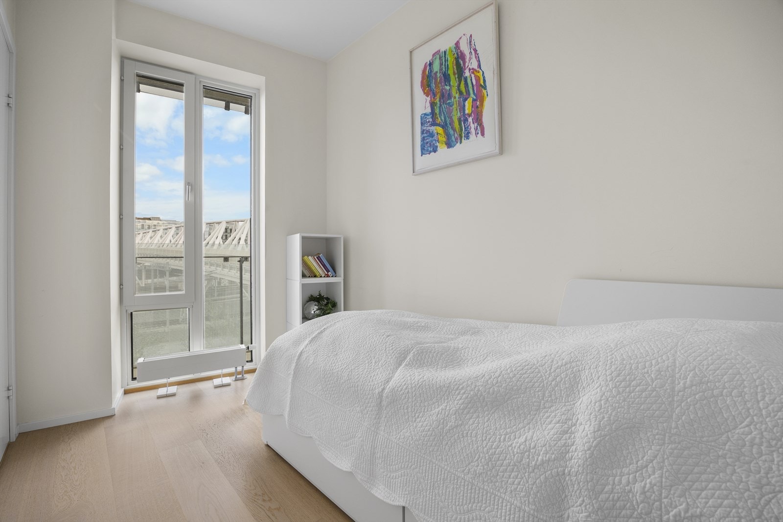 Rommet passer utmerket som gjesterom, barnerom eller til hjemmekontor Galleribilde