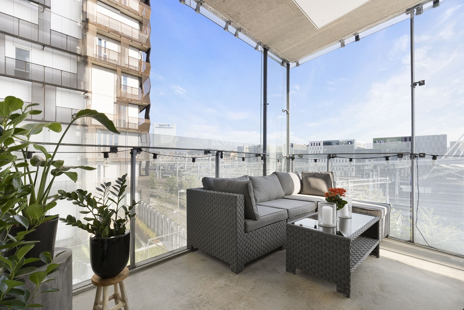 En moderne 3-roms endeleilighet fra 2016 i populære Cliffhanger med ettertraktet beliggenhet i Barcode Galleribilde