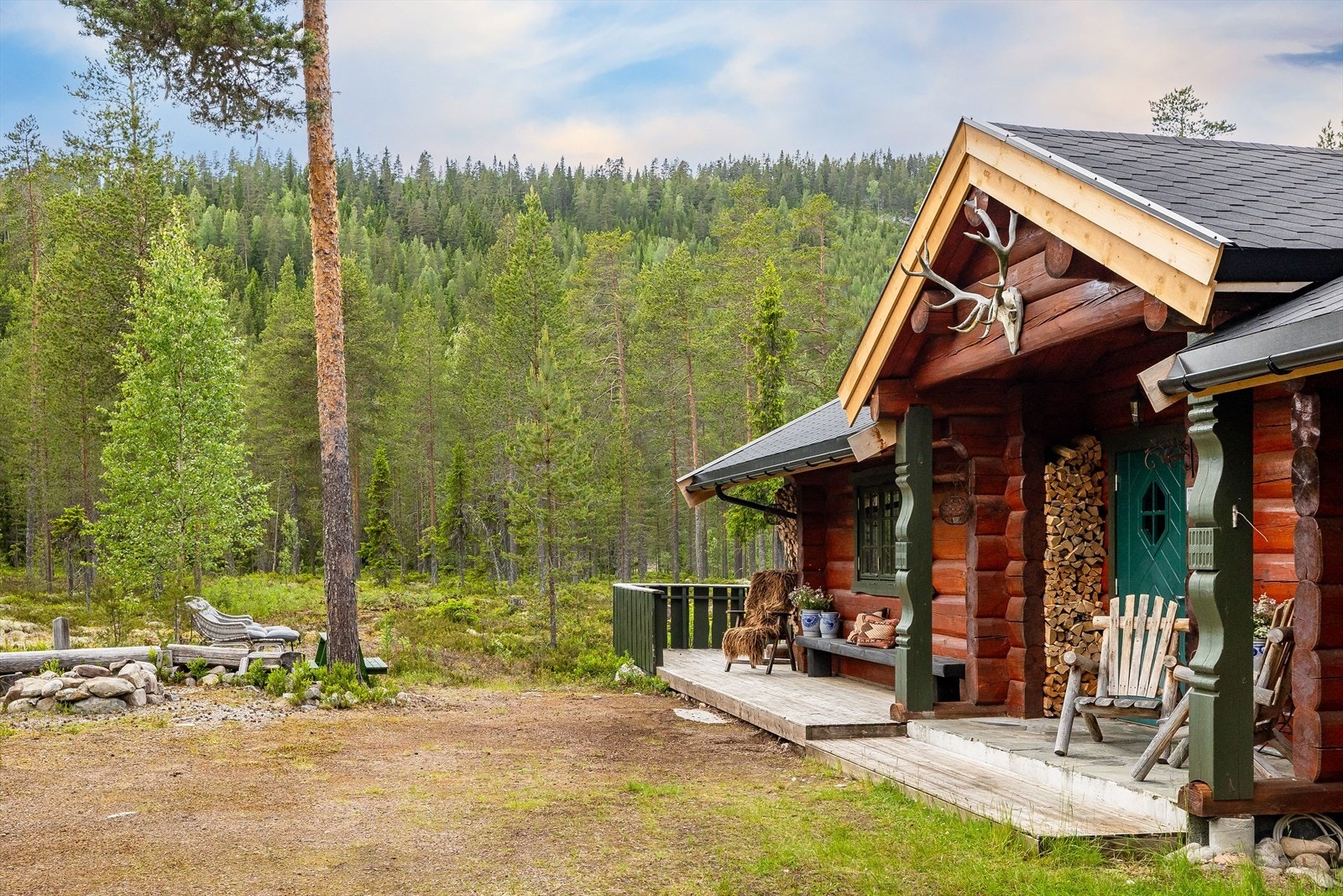 Området byr på fantastiske tur muligheter både sommer og vinter. Det er stille og fredelig, ikke for mange hytter på ett sted. Det er et rikt fugleliv på Engerneset med mange ulike fuglearter. Galleribilde