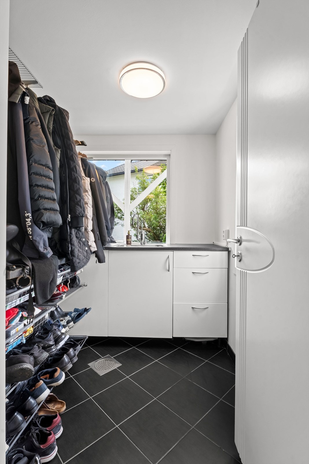 Vaskerom Galleribilde