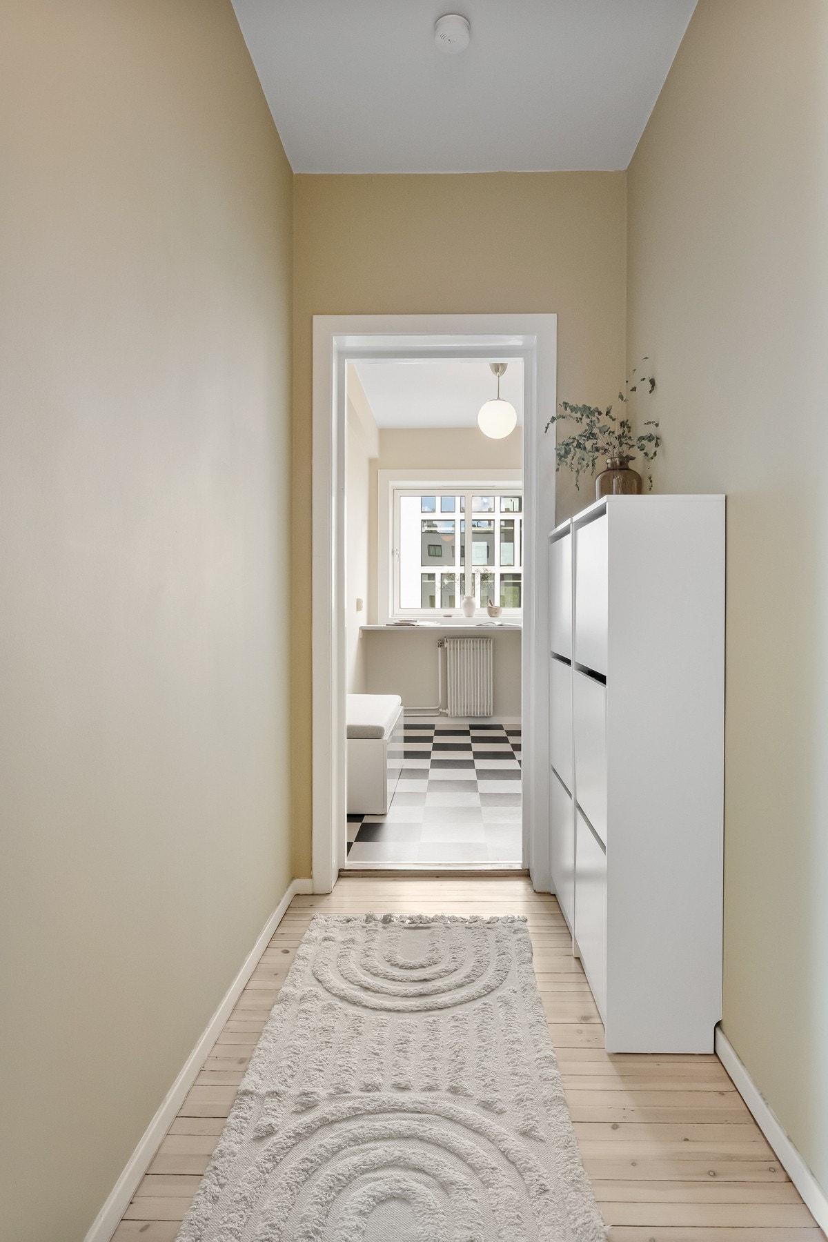 Fra entreen er det adkomst til kjøkkenet. Galleribilde