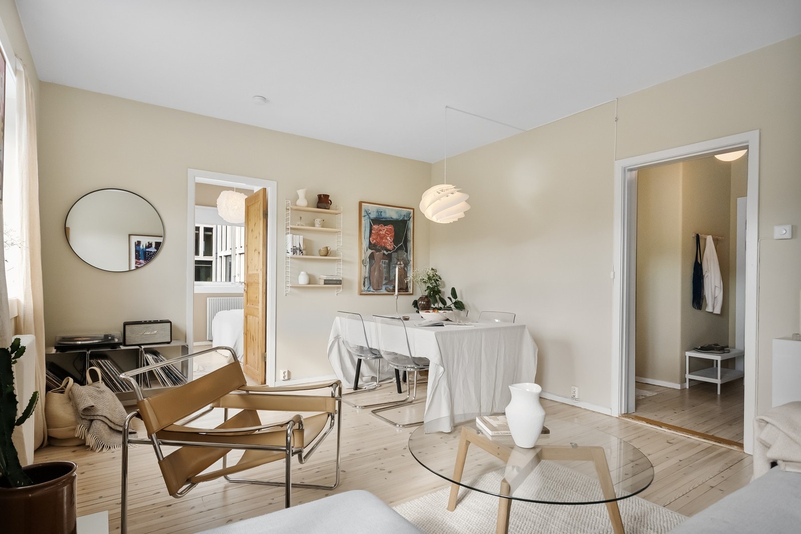 I stuen er det god plass til sofagruppe, TV og spisebord. Galleribilde