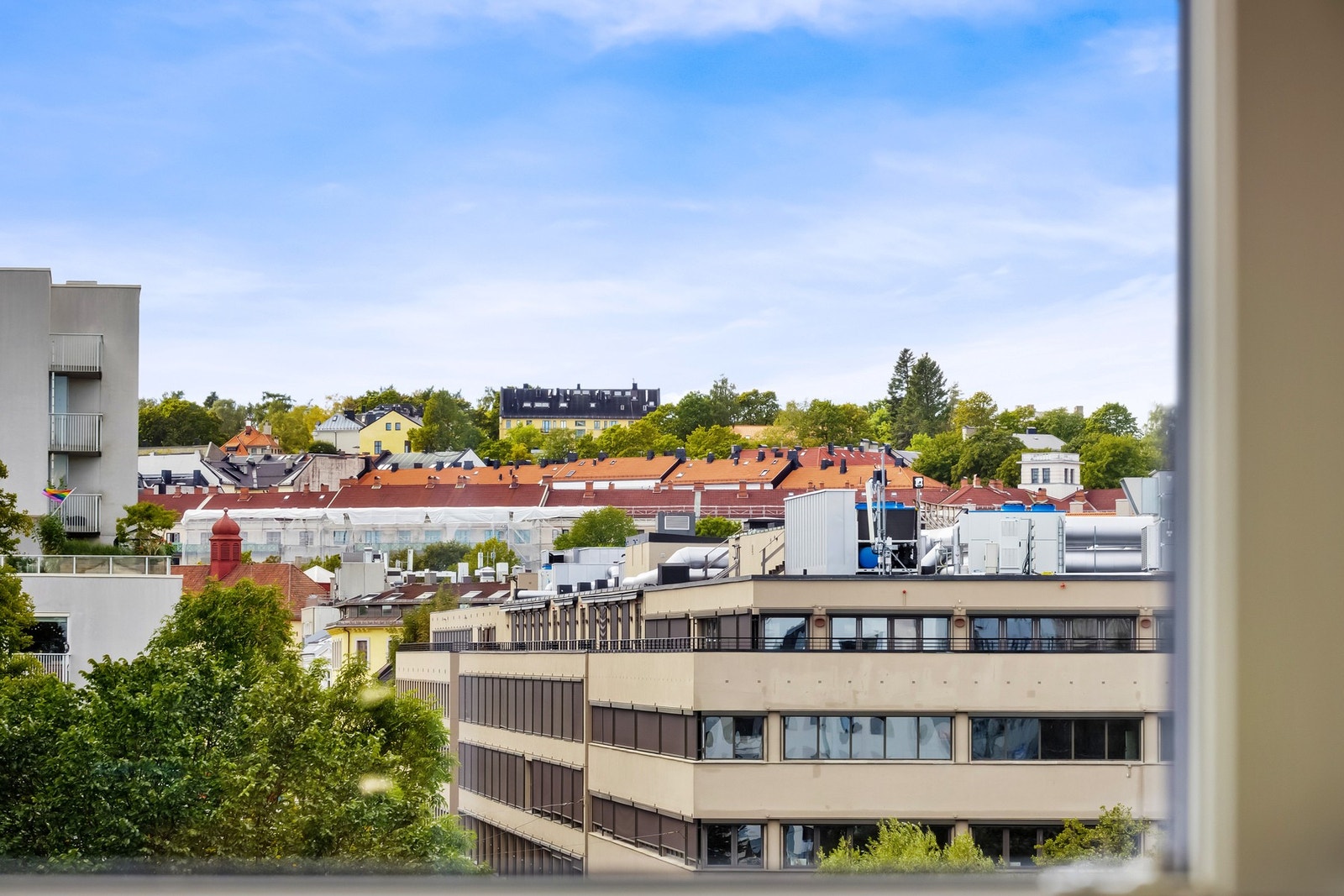 Høyt og fritt i byggets 4. etasje med heisadomst. Galleribilde