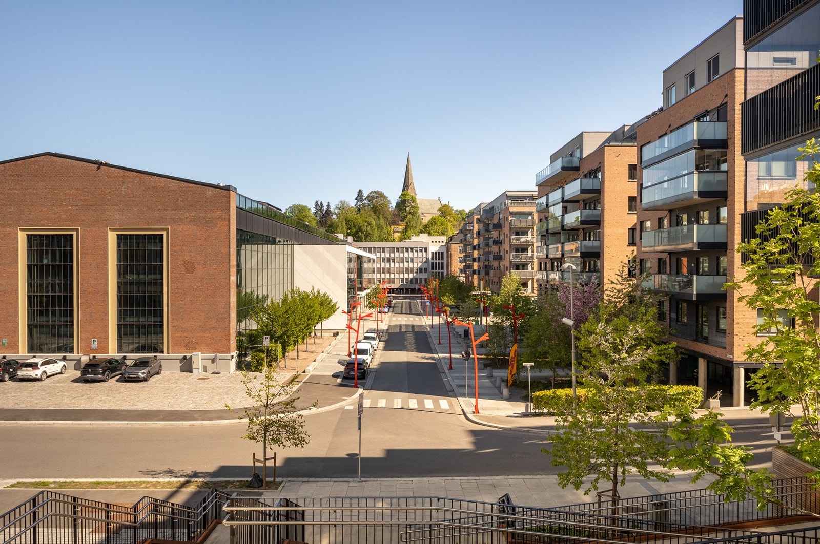 I området rundt Kværnerbyen finner du hyggelige områder som Vålerenga, Ekeberg, Gamle Oslo, Svartdalsparken, Østensjøvannet, Middelalderparken og Bjørvika. Søndagsåpen Nærbutikken 5 minutter unna. Galleribilde