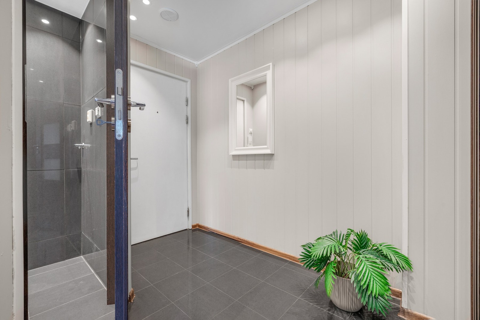 Leiligheten disponerer også to boder i kjeller. Galleribilde