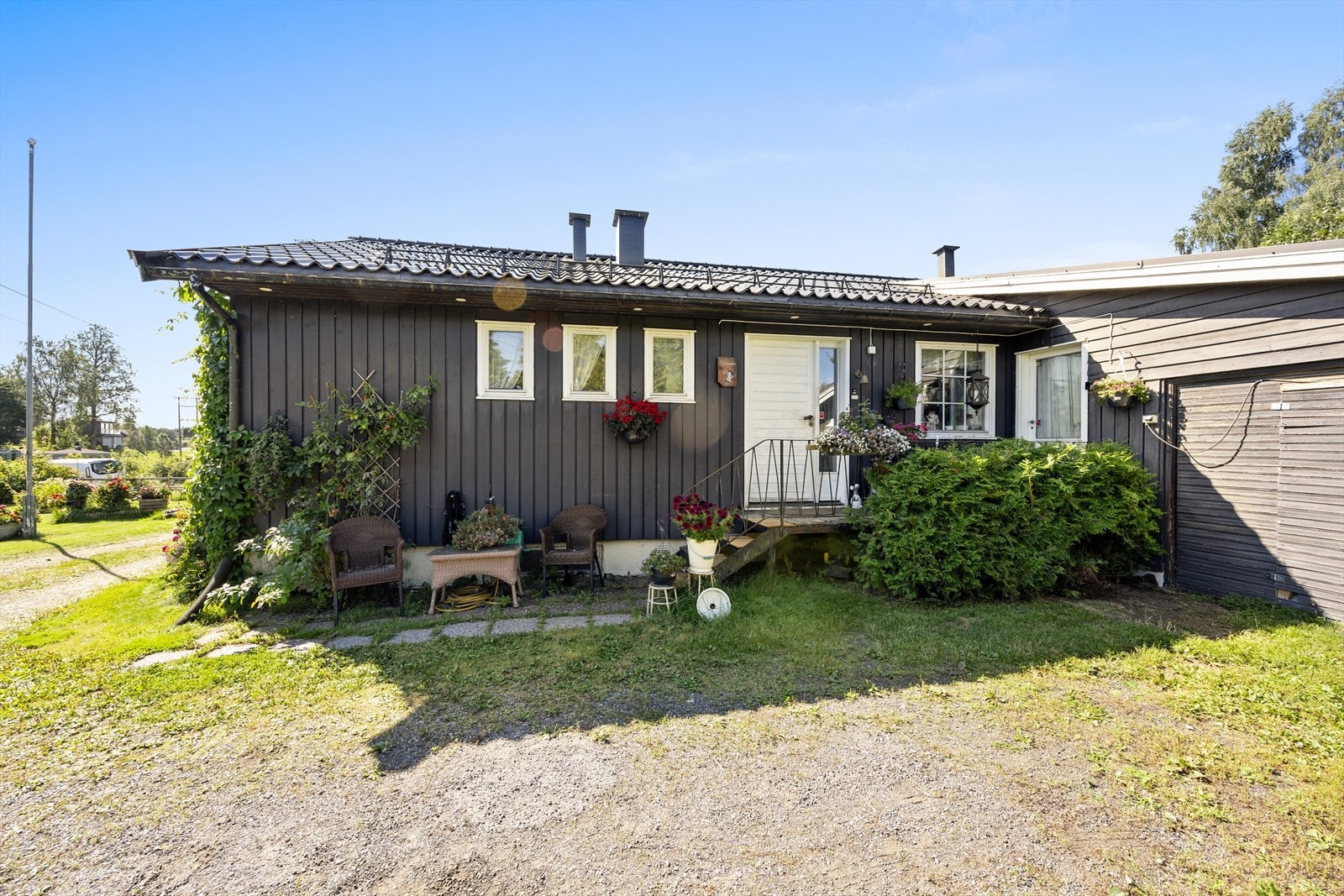 Boligen går over to plan og har en god planløsning, men boligen har behov for modernisering. Galleribilde