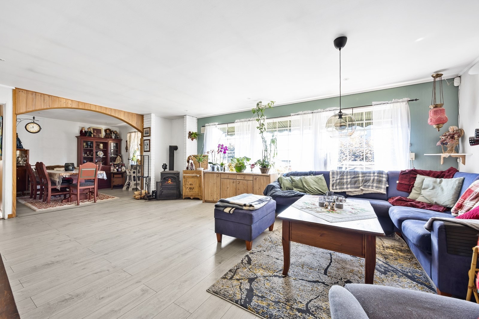 Gode vindusflater som slipper inn rikelig med naturlig lys. Galleribilde