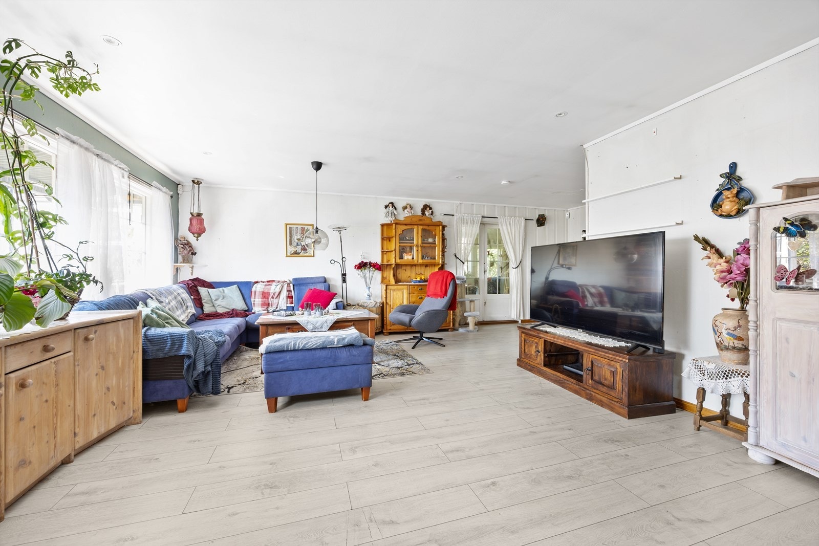 Fra stuen er det utgang til tilbygget. Galleribilde