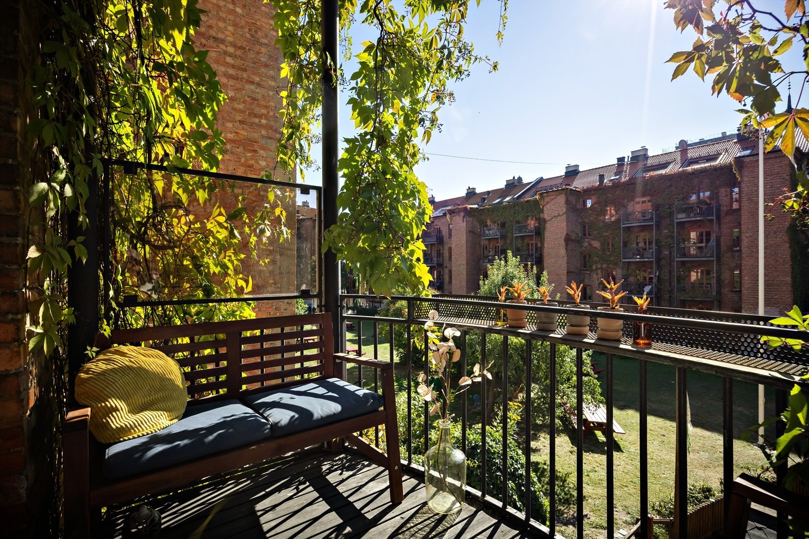 Selger opplyser at det er sol på balkong fra ca. 12.30-21.00 om sommeren. Galleribilde