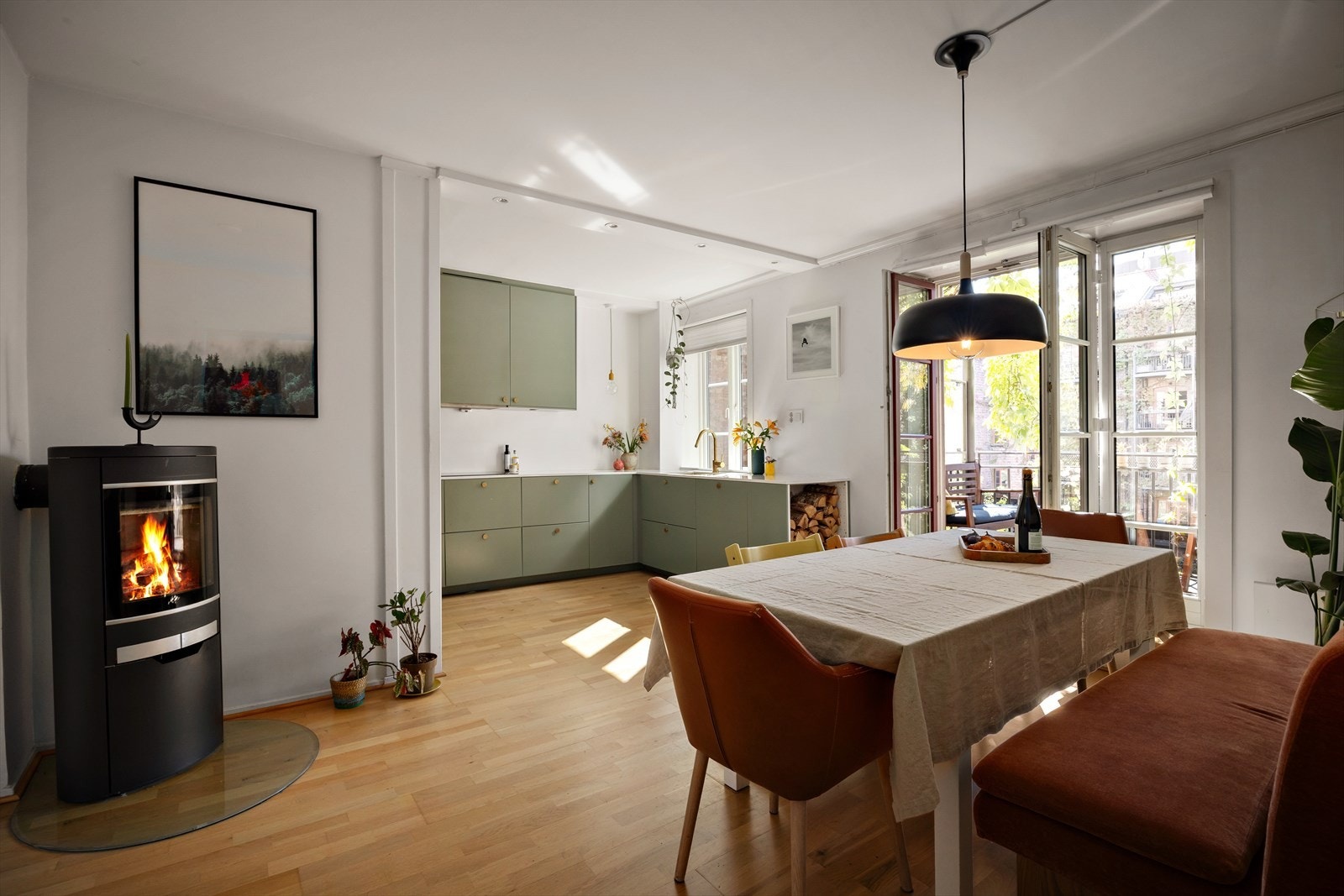 Stor og gjennomgående 3-roms på beste løkka! Galleribilde