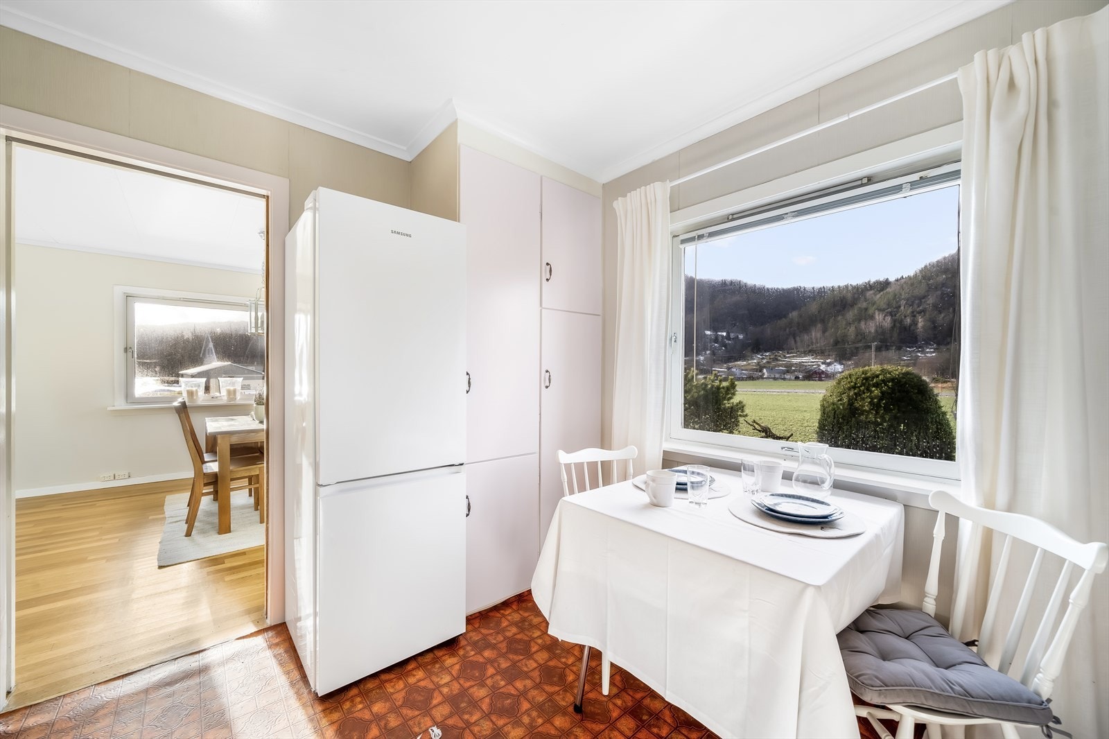 Plass til spisemøblemenet på kjøkkenet Galleribilde