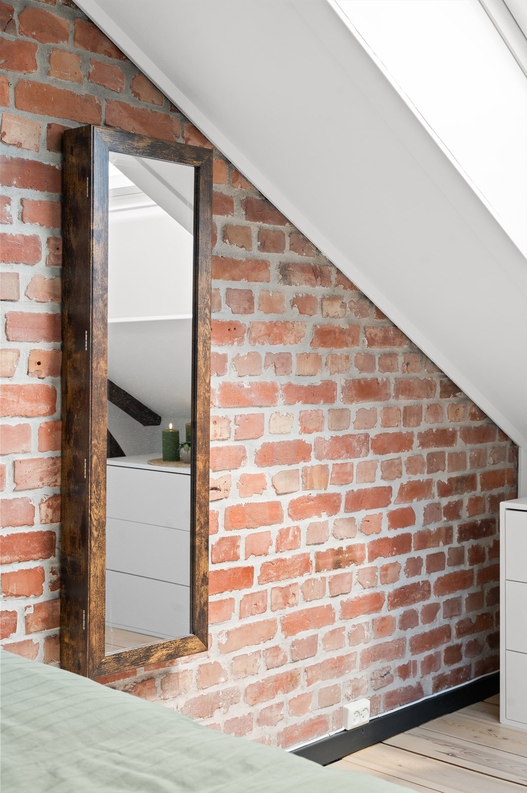 Frilagt teglsteinsvegg gir et hyggelig og rustikt uttrykk. Galleribilde