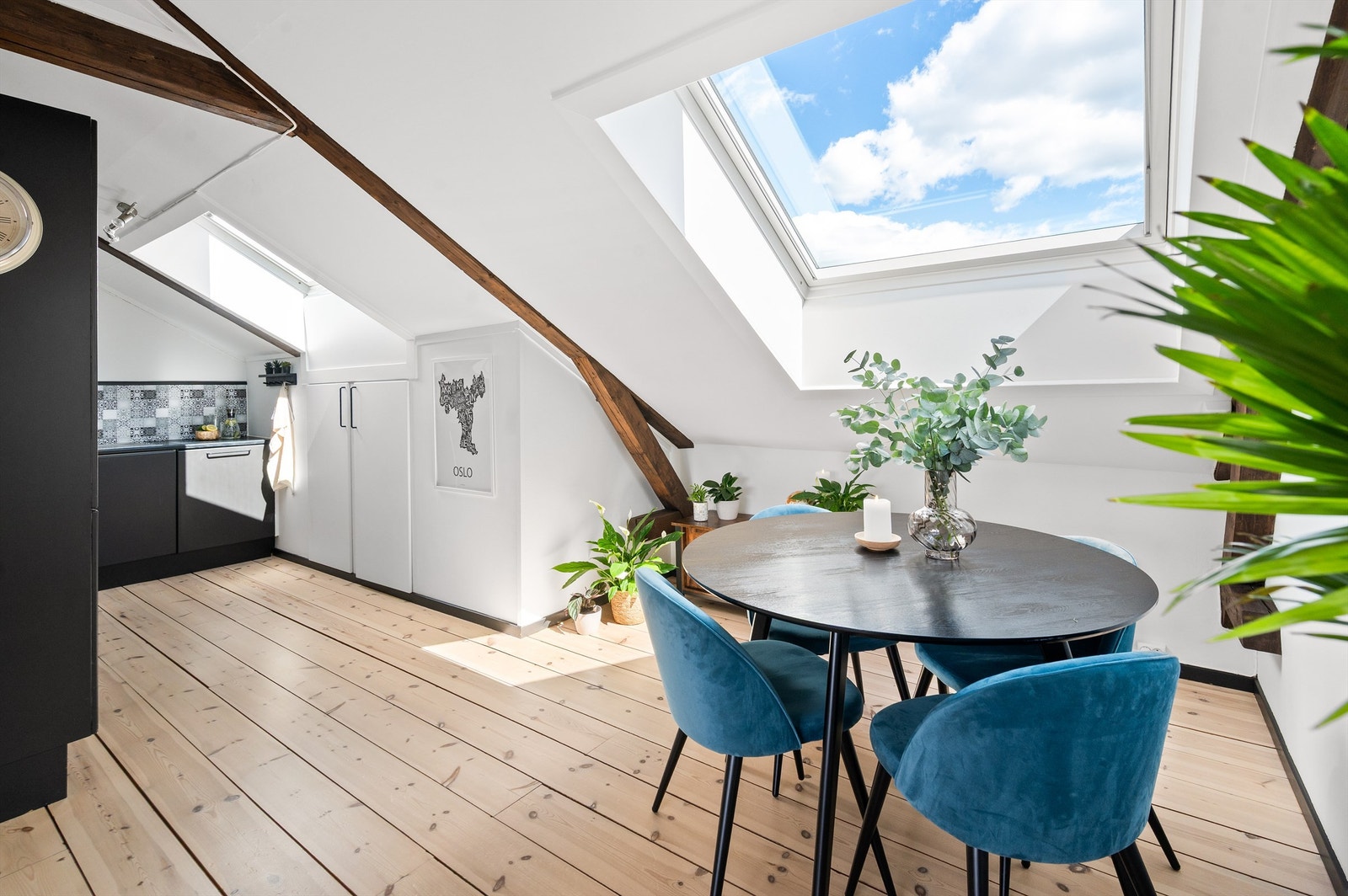 Nye takvinduer på begge soverom og kjøkken/spiseplass. Galleribilde