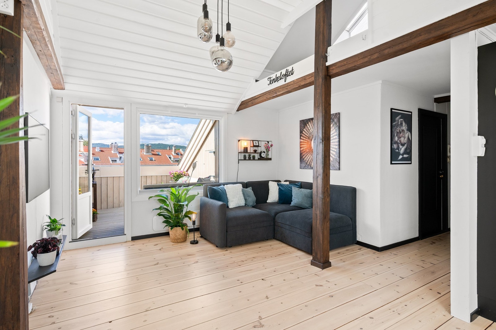 Fra stuen er det utgang til en fantastisk og solrik takterrasse på ca. 7 kvm. Galleribilde