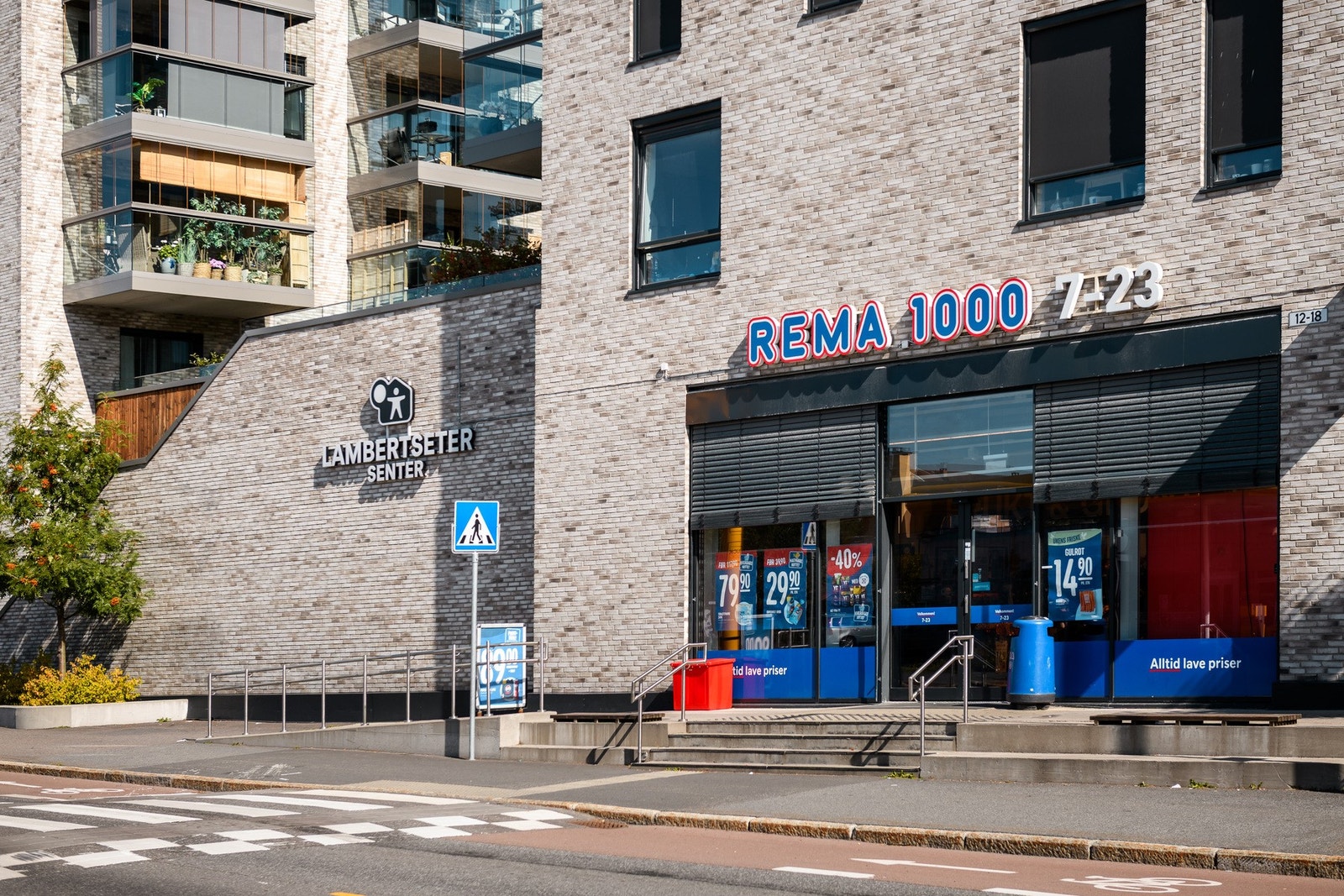 Rema 1000 både på Lambertseter og Karlsrud. Galleribilde