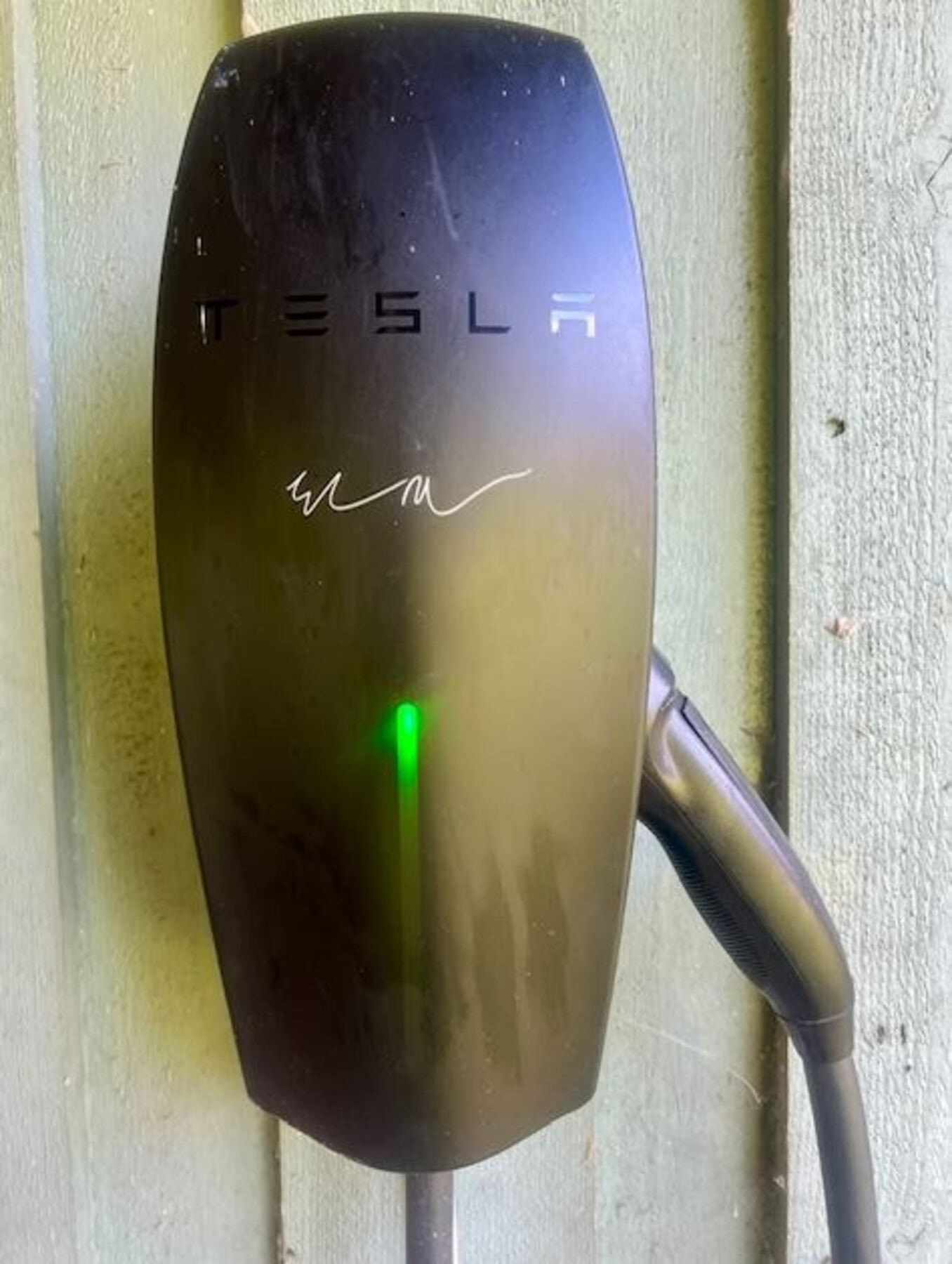 Elbil-lader fra Tesla. Galleribilde