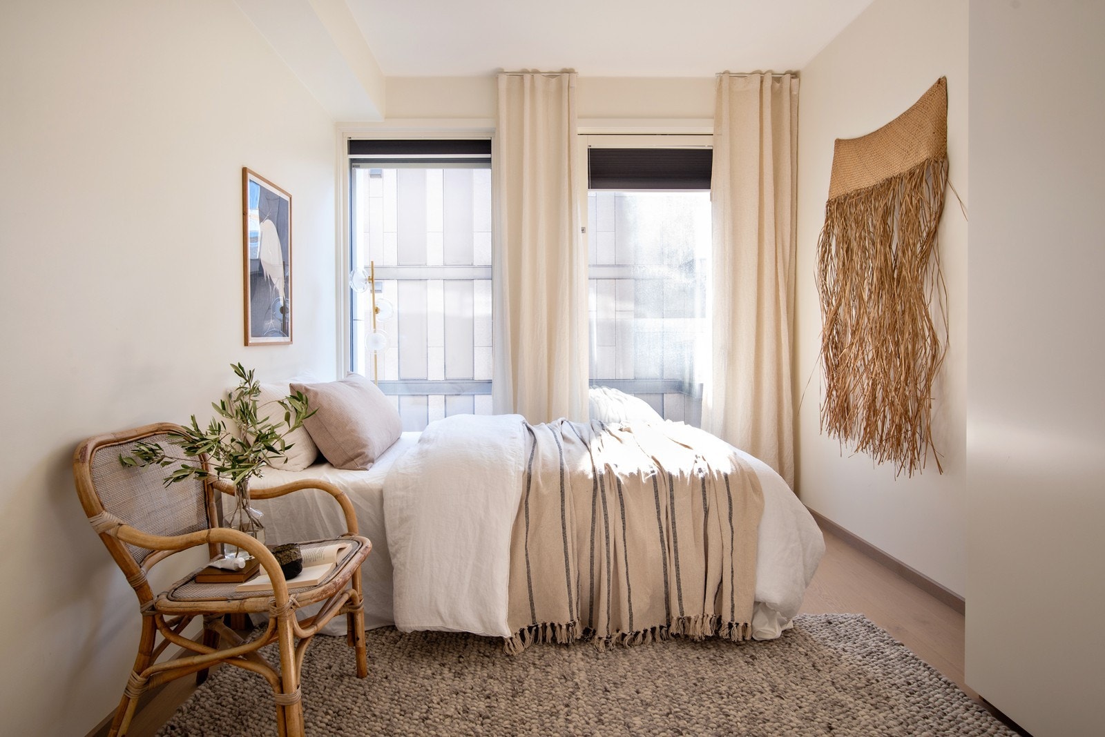 Soverom 1 av 2, god plass til bred dobbeltseng, screens på vinduene Galleribilde